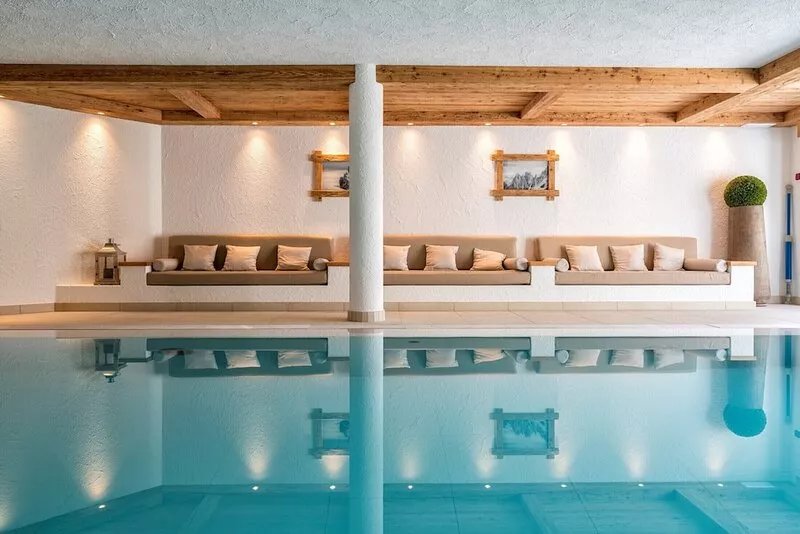 Residence with indoor pool and sauna in a unique and quiet location