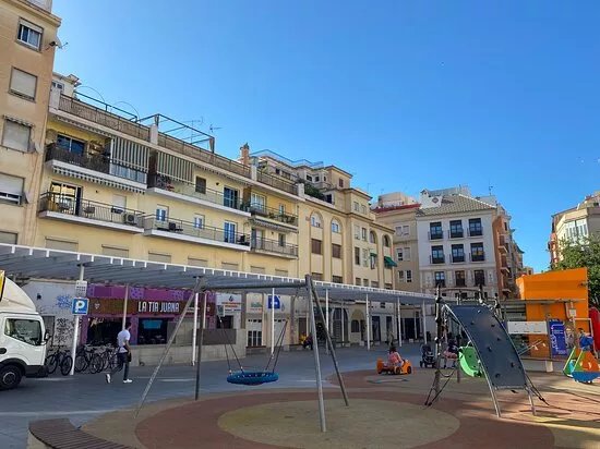 Plaza Enrique Garcia Herrera 8