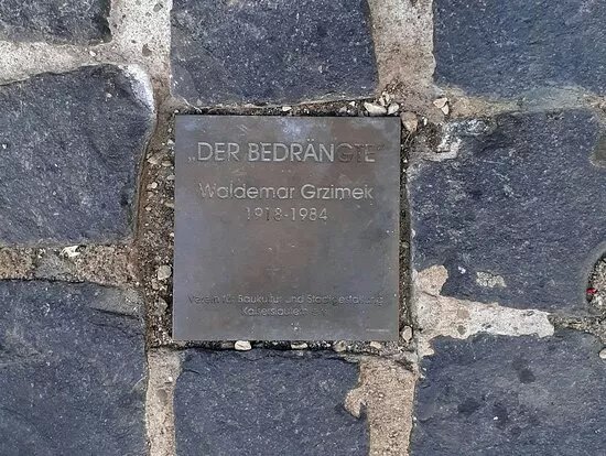 Der Bedrangte Bronzeskulptur