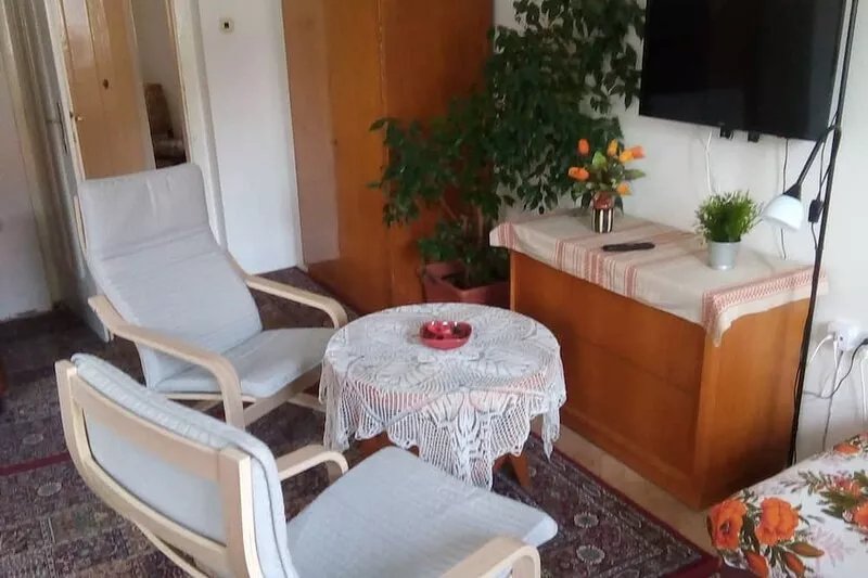 Central and quiet apartment in a garden district close to the Prague Castle