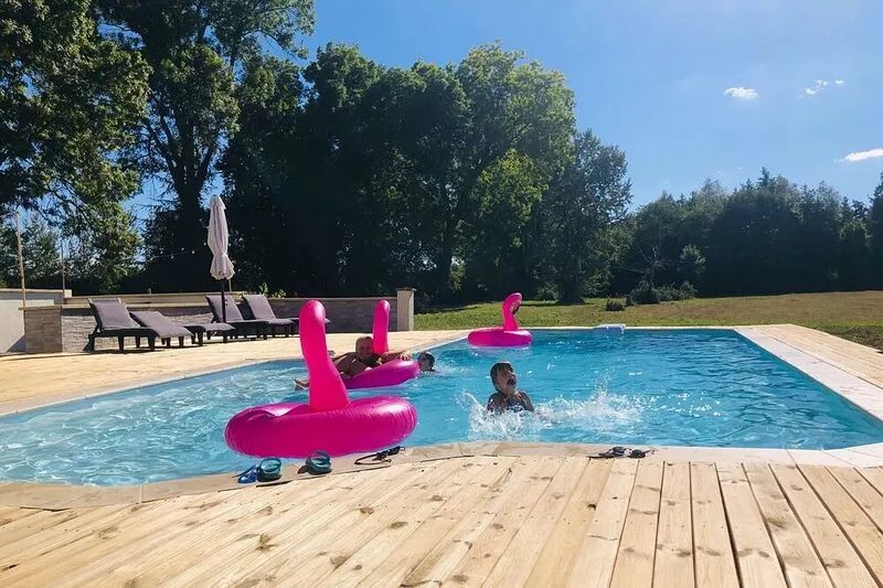 CHATEAU DE LA COUTERE, Votre château privé, avec piscine situé une vallée privée