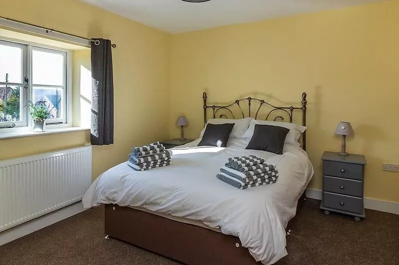 Two Bedroom Cottage in Idyllic Location