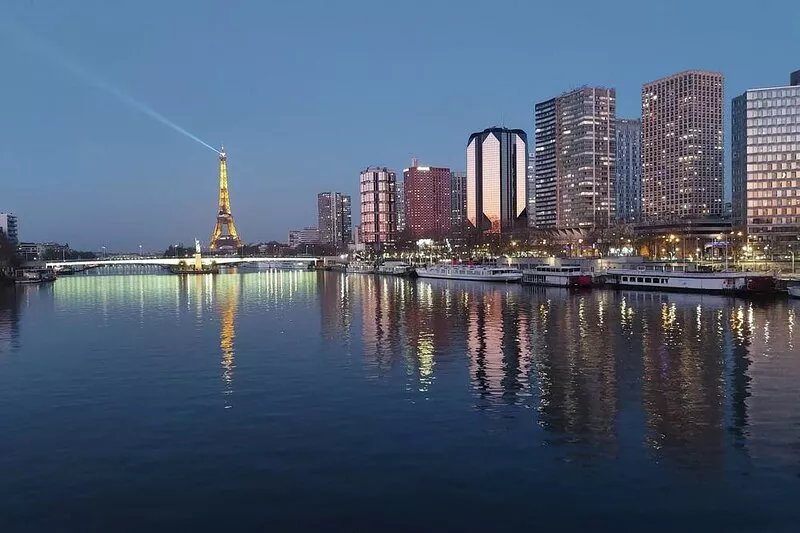 50 m² very quiet Beaugrenelle 20' from the Eiffel Tower by the banks of the