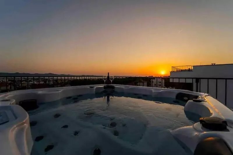 Skyline Retreat: Rooftop Oasis with Amazing View in Zadar!