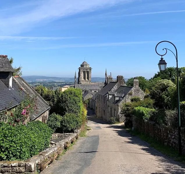 Neo-Breton house 200 m from the historic heart of LOCRONAN