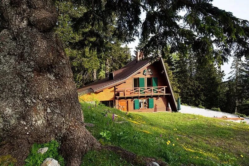 Chalet Alpinka 2 ****  for 4+2 on ski resort Krvavec SLO 1.500m