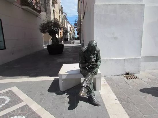 Statua di Benito Jacovitti