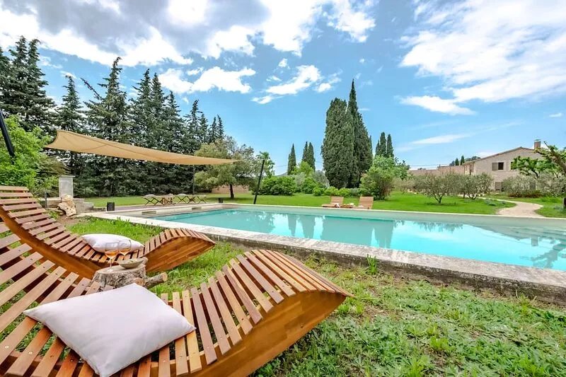 Mas totally renovated 5 bedrooms with swimming pool in the heart of the