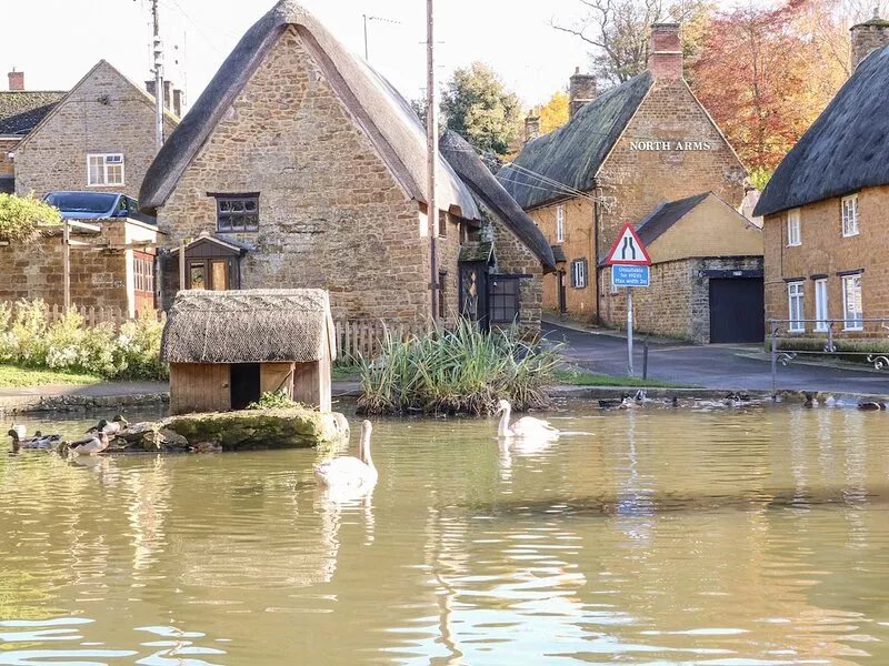 SPRING COTTAGE, family friendly, character holiday cottage in Wroxton