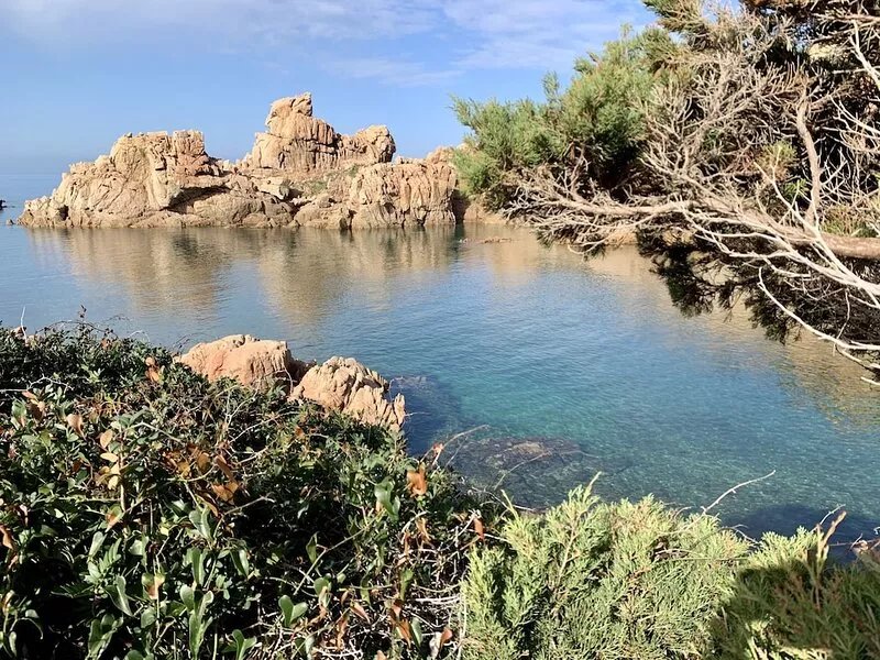 Casa in Prima Fila, Piscine Naturali Sotto Casa con Vista sul Mediterraneo e BBQ