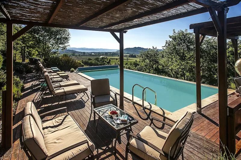 17 Century Farmhouse with HEATED pool, games room & aircon (EXCLUSIVE USE)