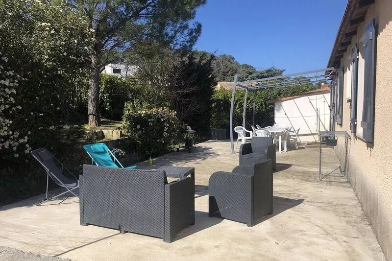 Quiet house with parking in Petite Camargue
