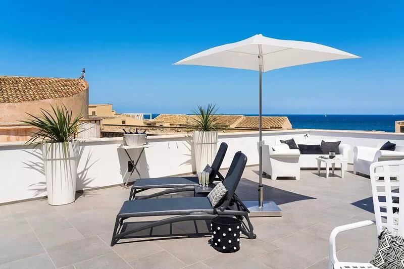 Apartment with terrace in the centre, 300 metres from the beach, Trapani