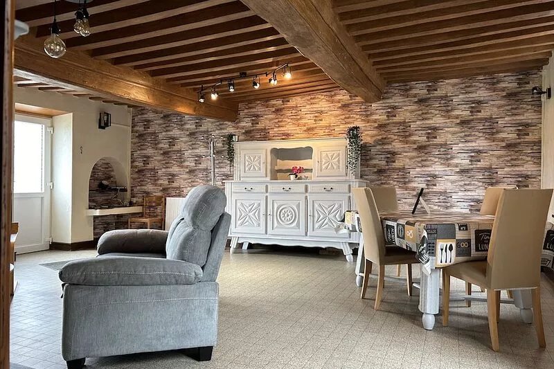 Quiet country house, enclosed grounds, in the Morvan Park, ideal for a couple