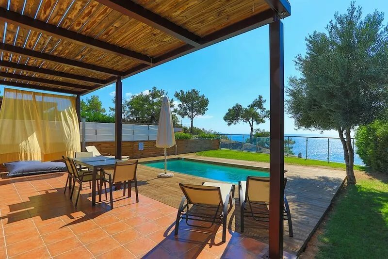 Villa Kalma Dio, charming villa, private pool, near Moudania