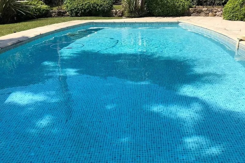 VERY BEAUTIFUL MAS PROVENÇAL (Pool, beautiful garden, petanque, barbecue!)