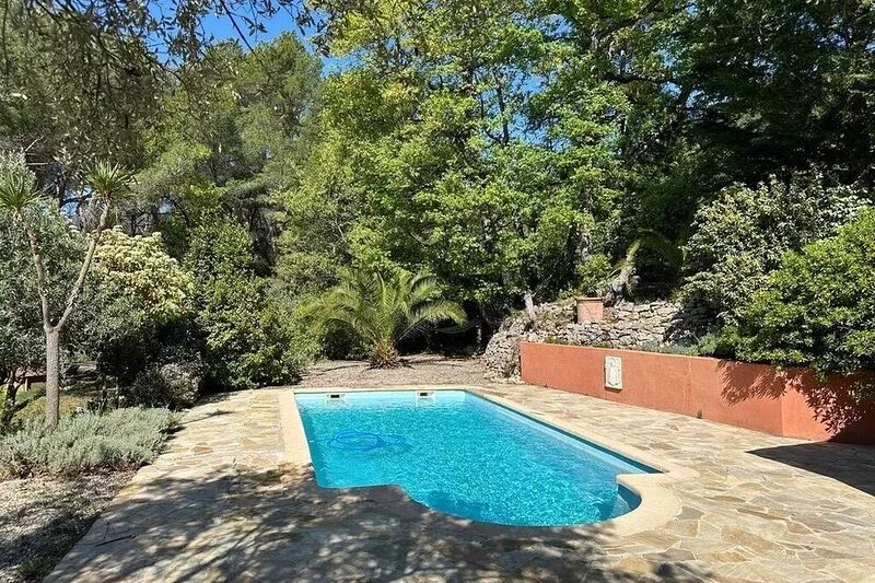 Beautiful Provencal Villa, AC, Private Heated Pool, One Storey living