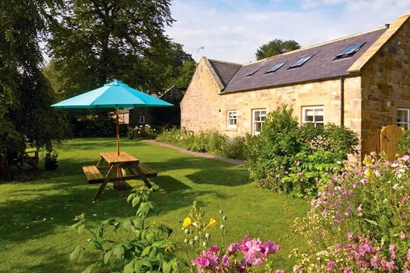 Gorgeous period cottage with lovely garden next to Sugar Sands beach