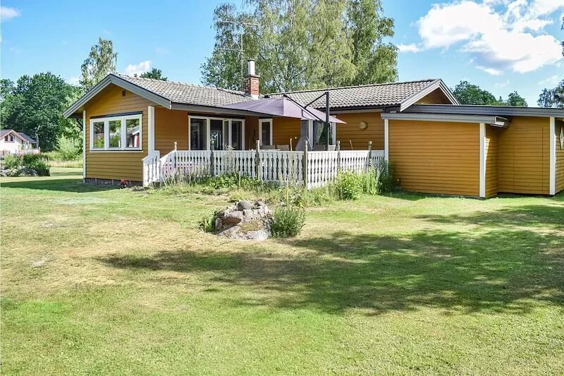 Appealing cottage north of Kalmar in a beautiful area by the sea.