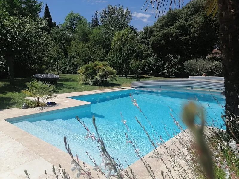 Provençal villa 200 m2 with large swimming pool and 3000m2 garden with trees
