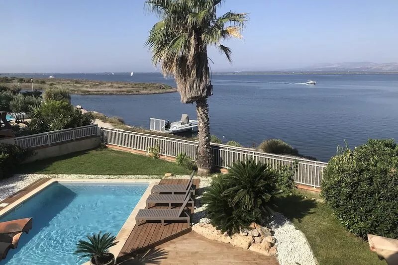 Villa bord de mer avec piscine et vue exceptionnelle sur lac et montagne