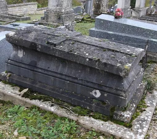 Cimetiere Saint-pierre De Tonnerre