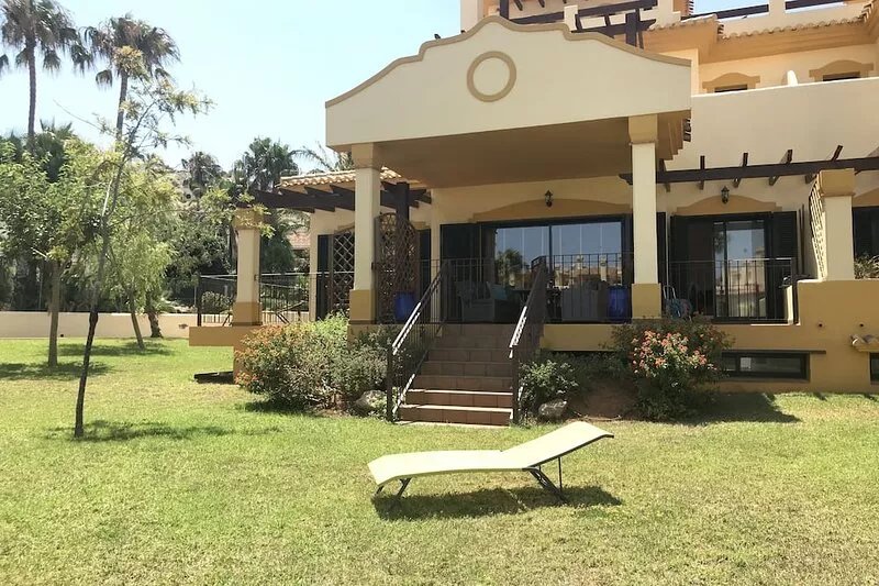 Luxury villa, 5 minutes walk to tennis centre, bars & shops , Hacienda del Golf