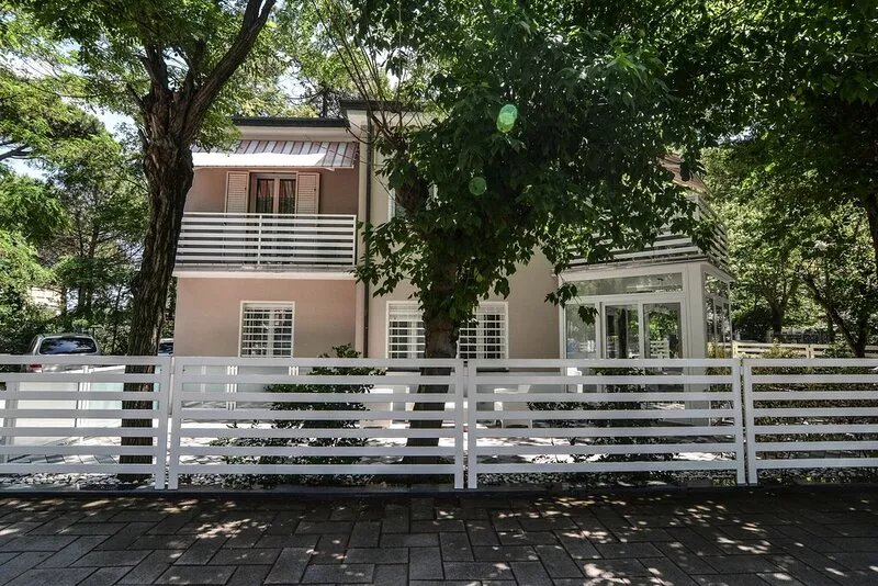 Delightful apartment very close to the sea and the center
