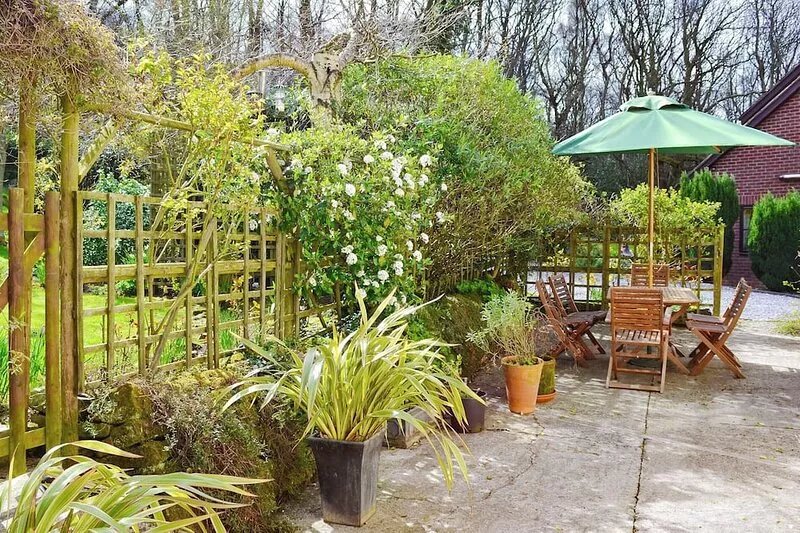 2 bedroom accommodation in Dobshill, near Chester