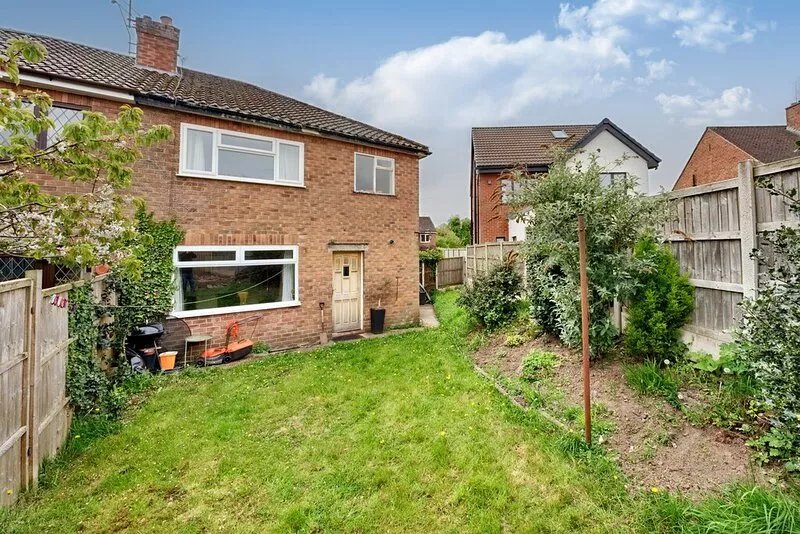 THE HAWTHORNS, pet friendly, character holiday cottage in Christleton
