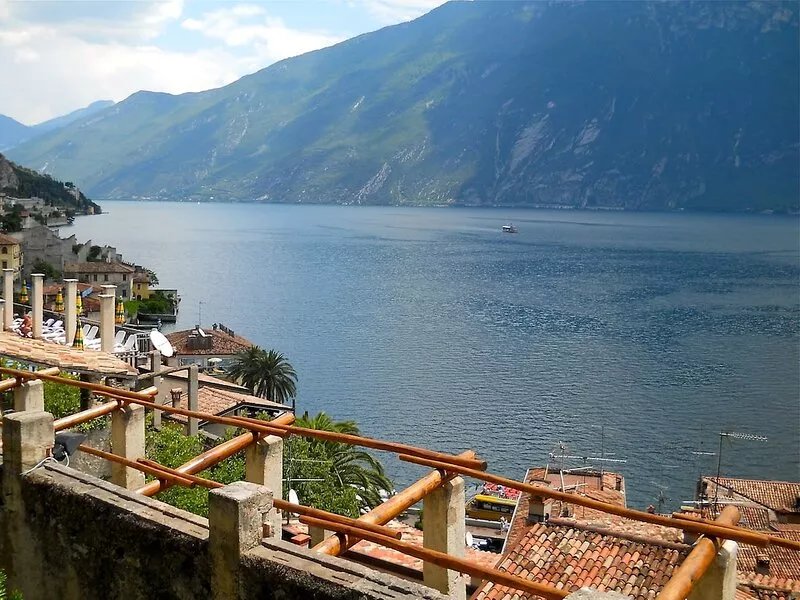 Perfect for couples, families, walkers, cyclists just minutes to beach and Salò