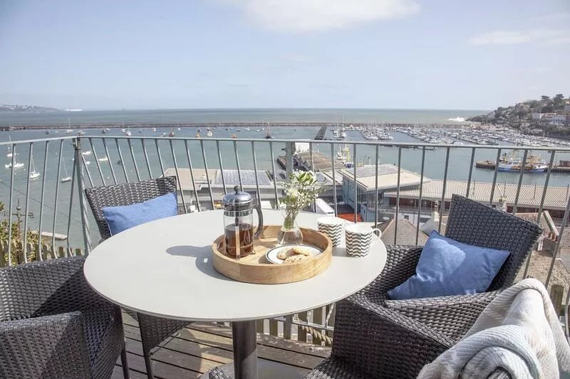 Cliff Cottage -  a cottage that sleeps 4 guests  in 2 bedrooms