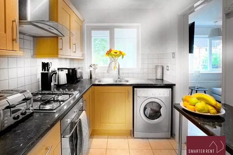 Woking - Front Garden, Parking, Pets Welcome
