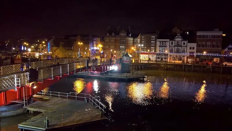 Swingbridge View - Beautiful 2 Bedroom Apartment in the Heart of Whitby