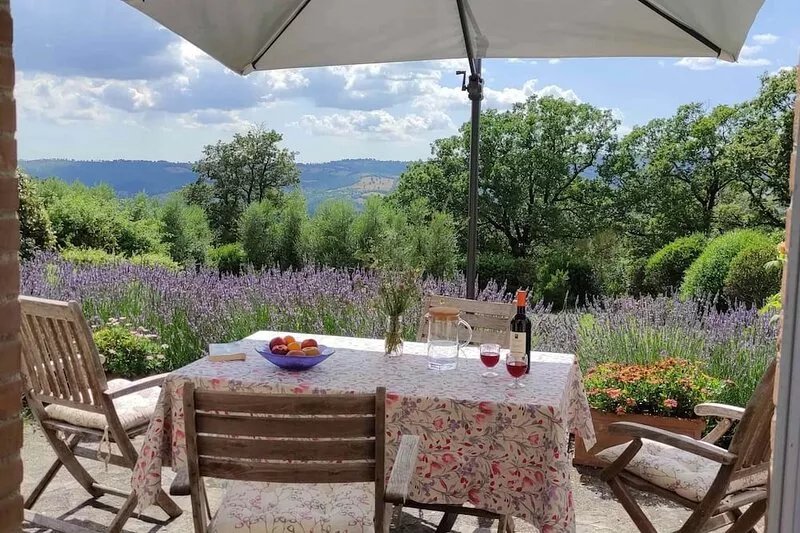 Capitorio: quiet rural spot, aromatic garden, great views
