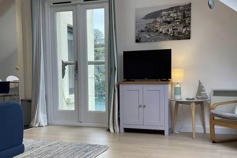 Waterside Holiday Home with Fantastic Views