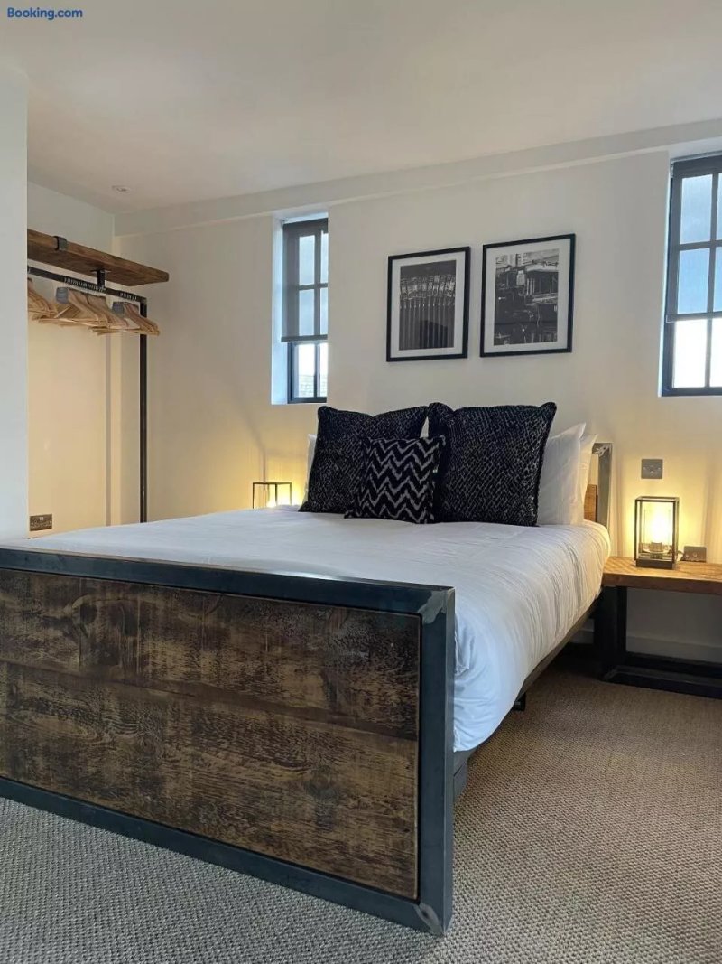 Booking Urban at Halstead