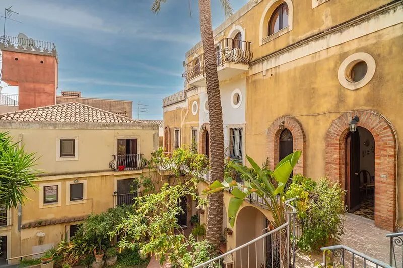 Holiday Home 'Casa Florio' with Shared Terrace, Wi-Fi and Air Conditioning