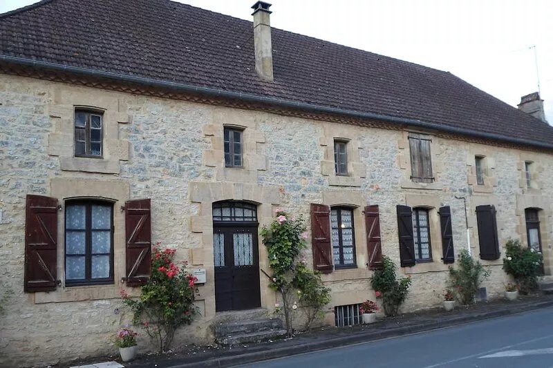 Studio 35 m2 with view of the old mill canal near downtown rue de la gare