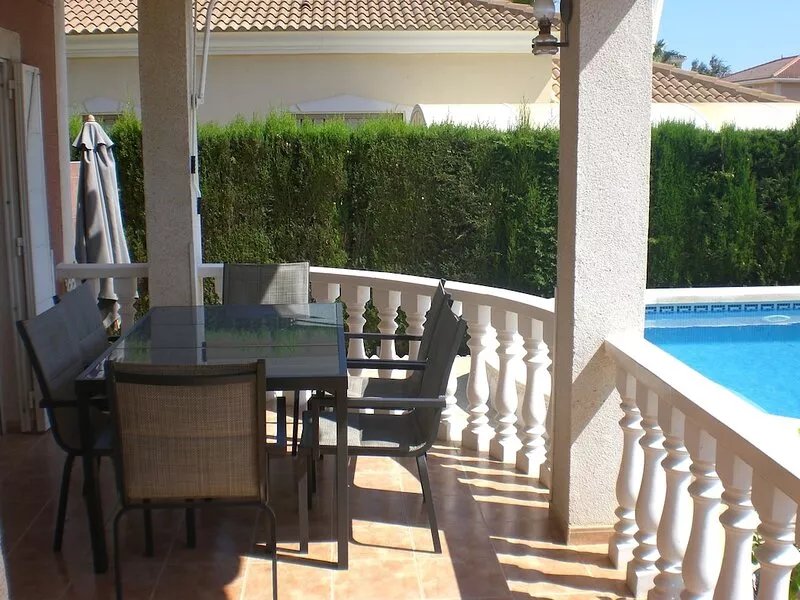 Fantastic 3 bedroomed detached villa with private pool, free wi-fi and A/C