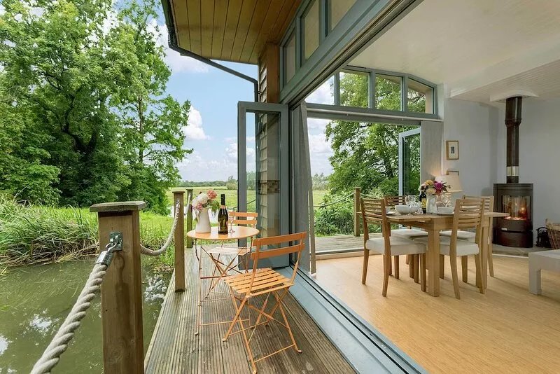 Secluded, New Forest Riverside Lodge