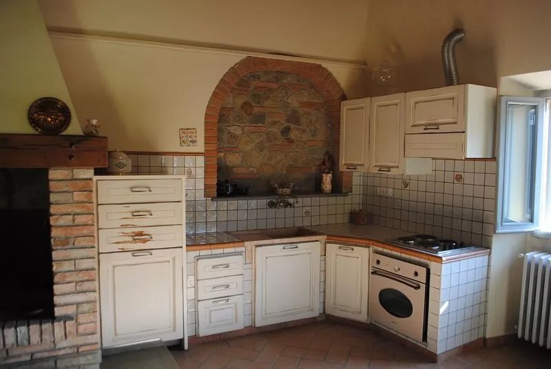 Farmhouse in Tuscan countryside next to Florence city center.