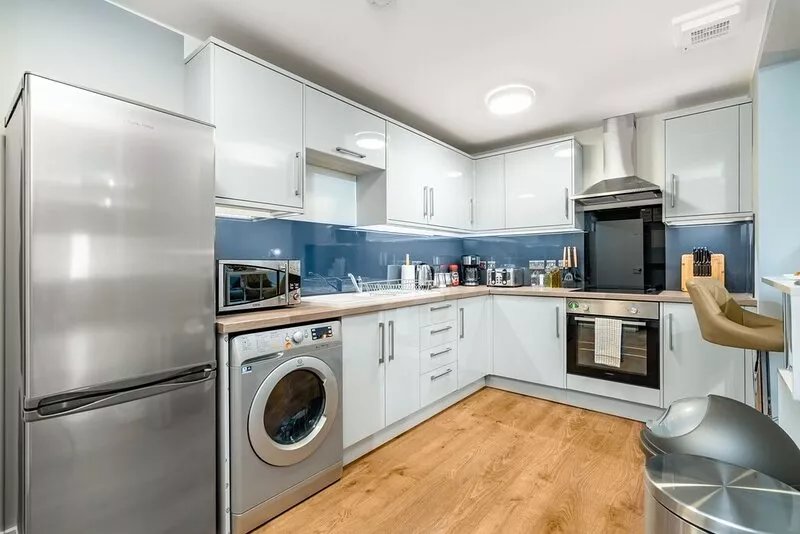 Large Apartment Stonehenge Amesbury Town Centre Smart TV’s Netflix FREE PARKING