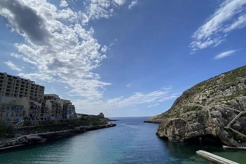 SeaView! Xlendi Promenade! Literally a few metres from the SEA! Beautiful Views!