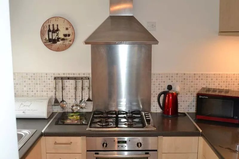 3 Bedroom House (Ealing) - Great Location