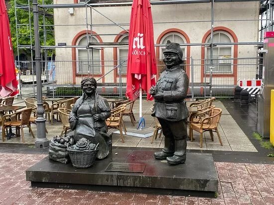 Maatfrau-und-schutzmann-denkmal