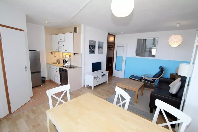 Bright and modern furnished apartment in a good location with a view of the