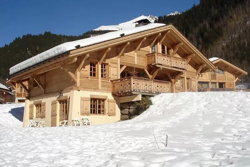APARTMENT IN CHALET SWIMMING POOL 400m Télécabine150km tracks