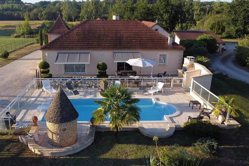 Pretty house with swimming pool in Périgord