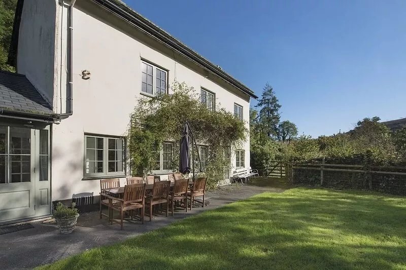 BARN COTTAGE, pet friendly, character holiday cottage in Hawkridge